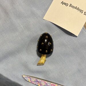 Vtg Black enamel and Goldtone Trifari Mushroom Brooch